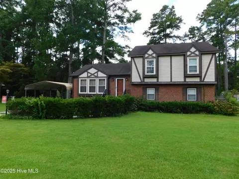 1010 W Scotsdale Rd, Laurinburg, NC 28352