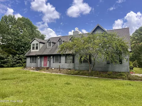 140 Plantation Dr, Swansboro, NC 28584