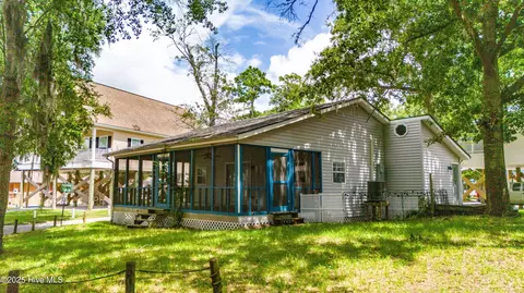 44 Pecan Ln, Grantsboro, NC 28529