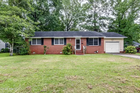 3007 Northwoods Dr, Jacksonville, NC 28540