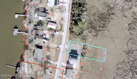47 Riverside Dr, New Bern, NC 28560