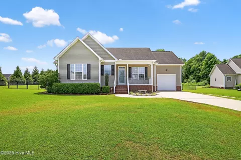 13 Herself Cir, Princeton, NC 27569