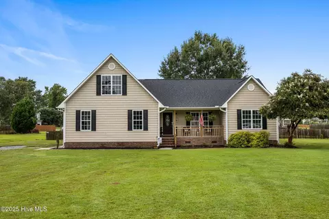 313 Oakmont Dr, Hampstead, NC 28443