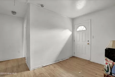 Entry Way - 270 Demps Rd, Hampstead, NC 28443 photo 1 of 1