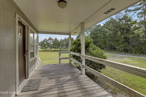 270 Demps Rd, Hampstead, NC 28443