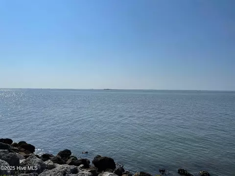 620 Seashore Dr, Atlantic, NC 28511