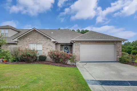 399 Castle Bay Dr #D, Hampstead, NC 28443