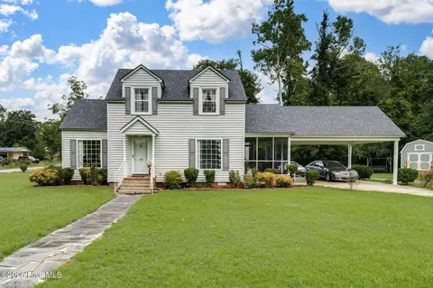 403 E Hill St, Warsaw, NC 28398