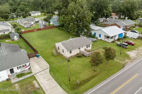 909 N 20th St, Morehead City, NC 28557