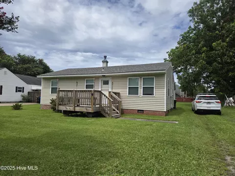 909 N 20th St, Morehead City, NC 28557