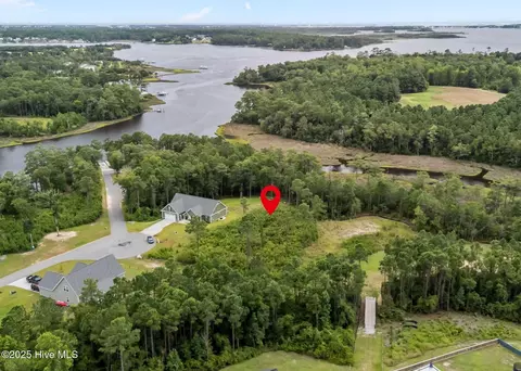 158 Starkey Creek Dr, Peletier, NC 28584