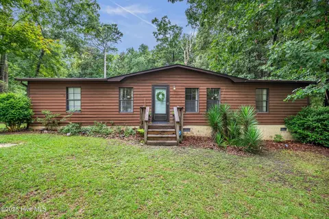 818 Wildwood Cir, Hampstead, NC 28443
