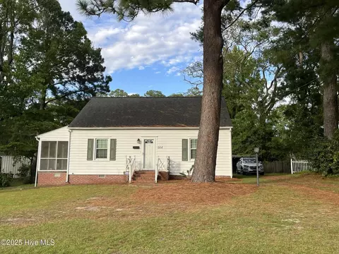 604 School Dr, Williamston, NC 27892