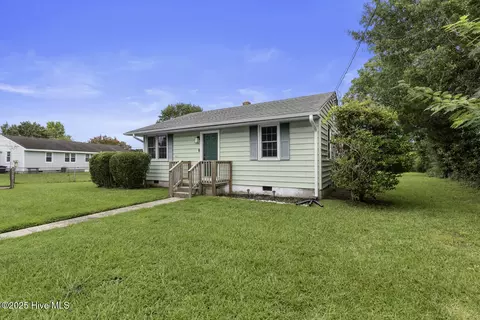401 New River Dr, Jacksonville, NC 28540