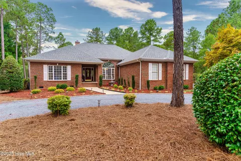 29 Glasgow Dr, Pinehurst, NC 28374