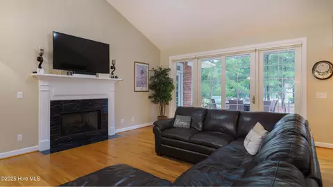 Living - 29 Glasgow Dr, Pinehurst, NC 28374 photo 1 of 1
