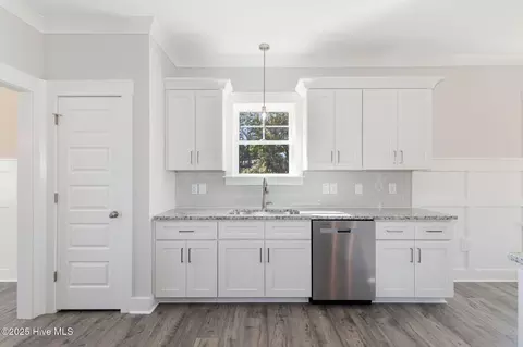 Kitchen - 289 Tee Dr, Selma, NC 27576 photo 2 of 4