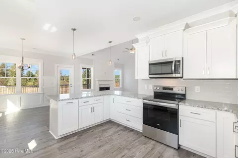 Kitchen - 289 Tee Dr, Selma, NC 27576 photo 3 of 4
