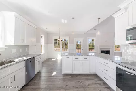 Kitchen - 289 Tee Dr, Selma, NC 27576 photo 4 of 4