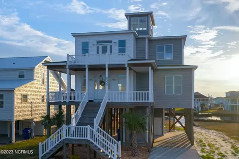 9035 9th St, Surf City, NC 28445