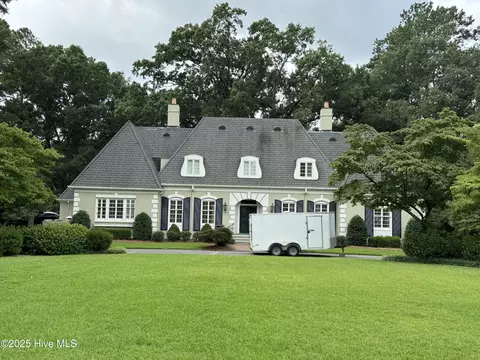 1104 Walker Dr, Kinston, NC 28501