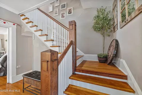 Entry Way - 538 Main St W, Hamlet, NC 28345 photo 5 of 10