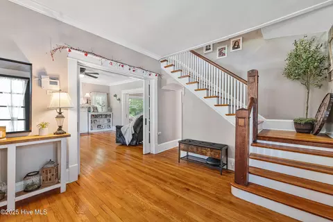 Entry Way - 538 Main St W, Hamlet, NC 28345 photo 2 of 10