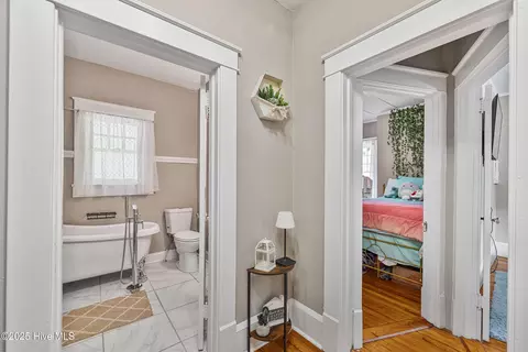 Entry Way - 538 Main St W, Hamlet, NC 28345 photo 7 of 10