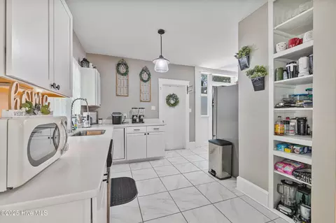 Kitchen - 538 Main St W, Hamlet, NC 28345 photo 3 of 4