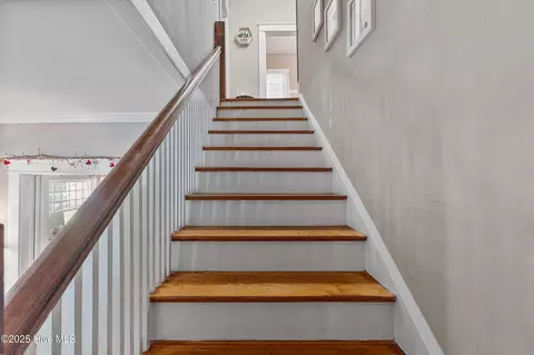 Entry Way - 538 Main St W, Hamlet, NC 28345 photo 6 of 10