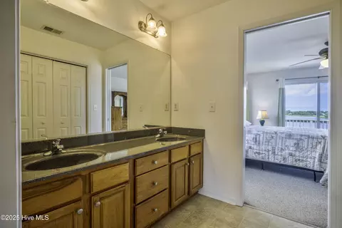 Bath - 251 Watersedge Dr, Kill Devil Hills, NC 27948 photo 6 of 9