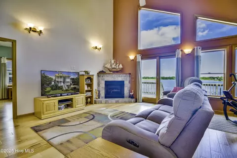 Living - 251 Watersedge Dr, Kill Devil Hills, NC 27948 photo 2 of 3