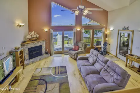 Living - 251 Watersedge Dr, Kill Devil Hills, NC 27948 photo 3 of 3