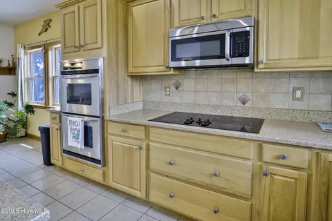Kitchen - 251 Watersedge Dr, Kill Devil Hills, NC 27948 photo 2 of 4
