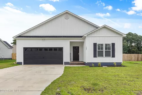 305 E Theriault Ct, Jacksonville, NC 28540