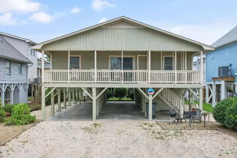 424 5th St, Sunset Beach, NC 28468