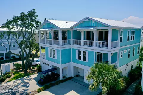 305 Red Lewis Dr, Kure Beach, NC 28449