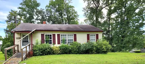 803 Taylor St, Windsor, NC 27983