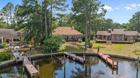 6002 Gondolier Dr, New Bern, NC 28560