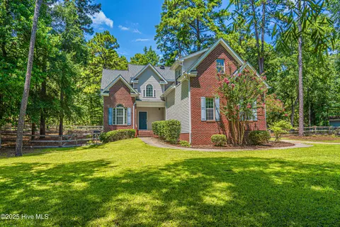 201 Lazar Ln, Southern Pines, NC 28387