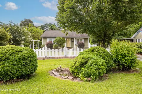 816 Peachtree Rd, Clinton, NC 28328