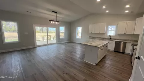 111 Camelot Dr, Holly Ridge, NC 28445