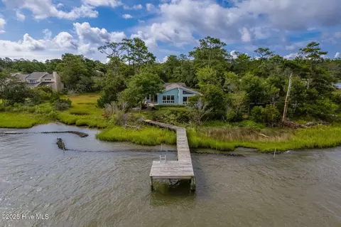 1 West Ct, Pine Knoll Shores, NC 28512