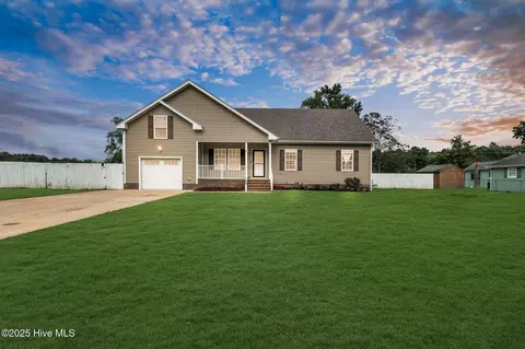 146 Waterlily Rd, Coinjock, NC 27923