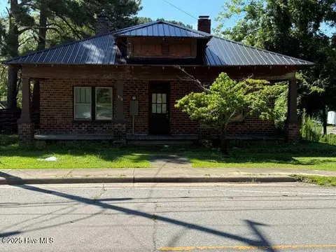 313 W Main St, Aulander, NC 27805