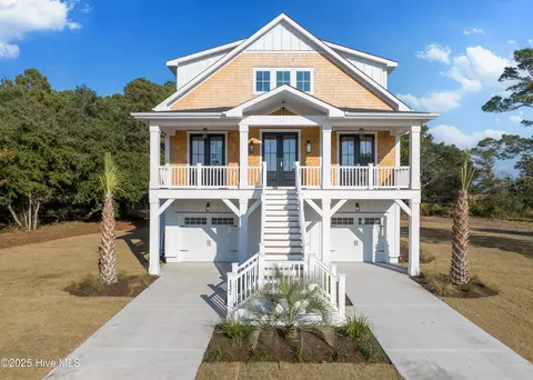 137 Bethea St, Holly Ridge, NC 28445