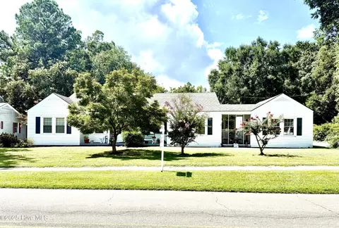 617 N Church St, Mount Olive, NC 28365