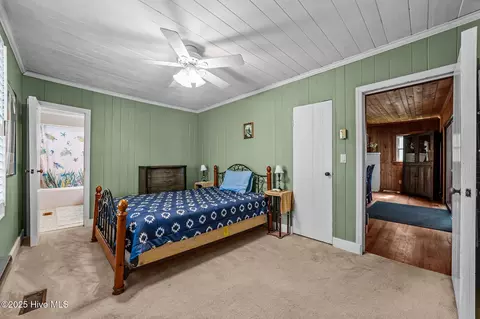 Bedroom - 645 Island View Rd, Bath, NC 27808 photo 3 of 9