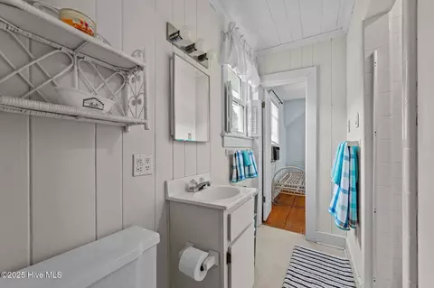 Bath - 645 Island View Rd, Bath, NC 27808 photo 3 of 4