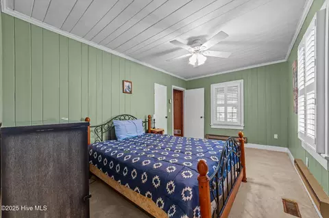 Bedroom - 645 Island View Rd, Bath, NC 27808 photo 2 of 9